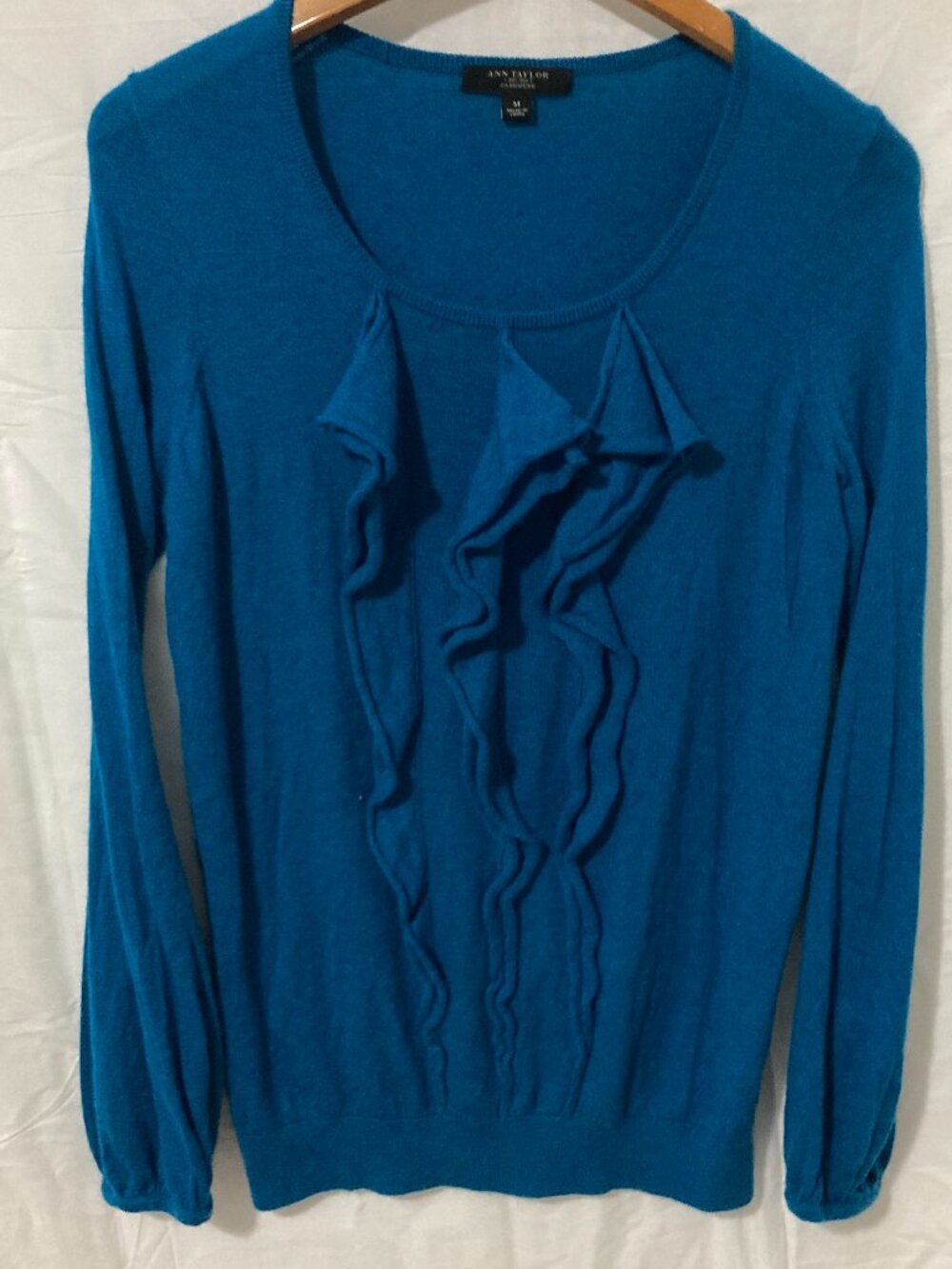 Ann Taylor Women M 100% Cashmere Blue Ruffle Sweater‎ Light Comfort Soft Chic